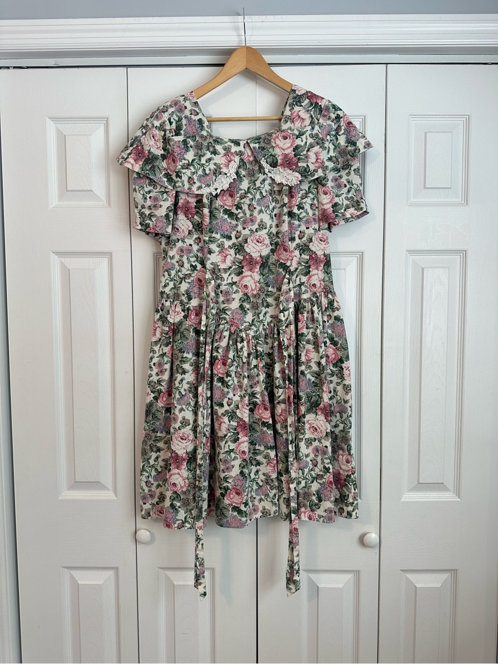 100% Cotton Vintage Floral Peter Pan Collar w/ basque waist, size 13 (S/M))